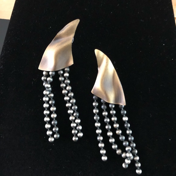 Abstract Kite w/ Bead Dangle Earring - Picture 4 of 5